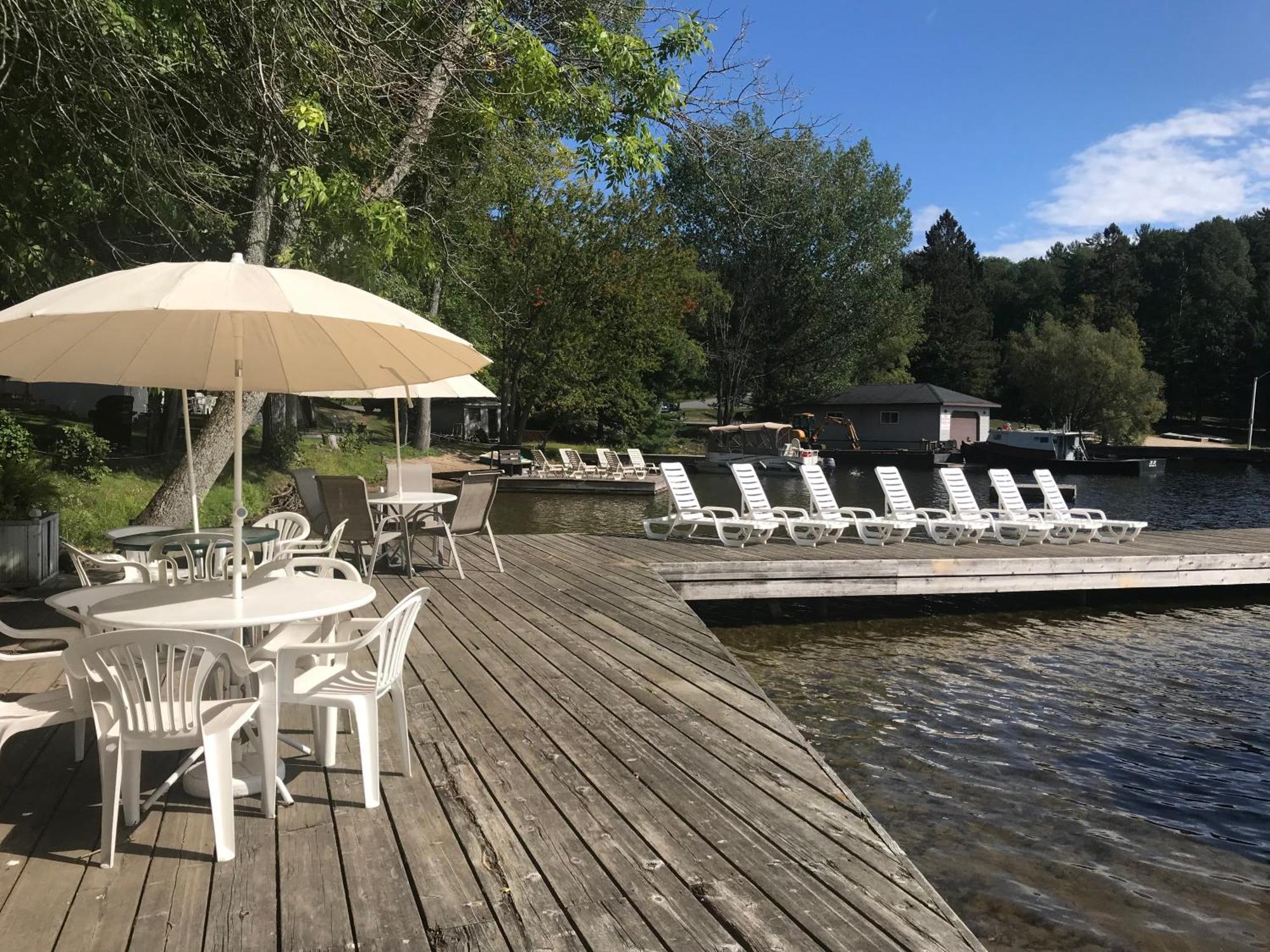 Beachside On Lake Muskoka Порт-Карлінг Екстер'єр фото